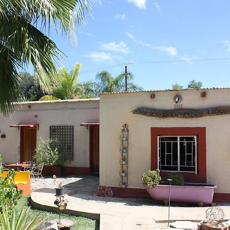 Kai-Oms Backpackers Lodge Outjo Exterior photo