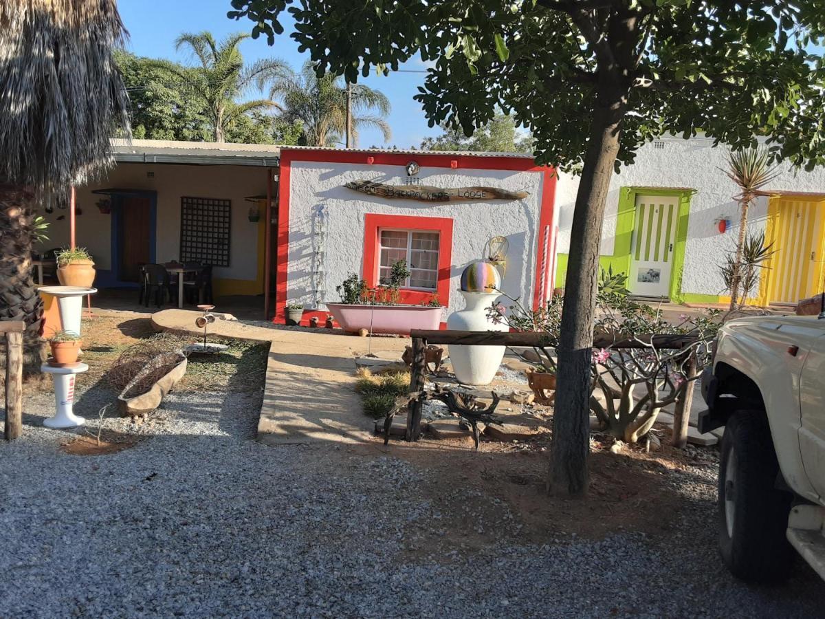Kai-Oms Backpackers Lodge Outjo Exterior photo