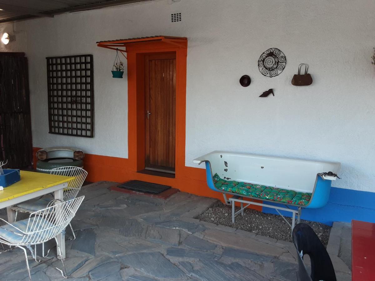Kai-Oms Backpackers Lodge Outjo Exterior photo