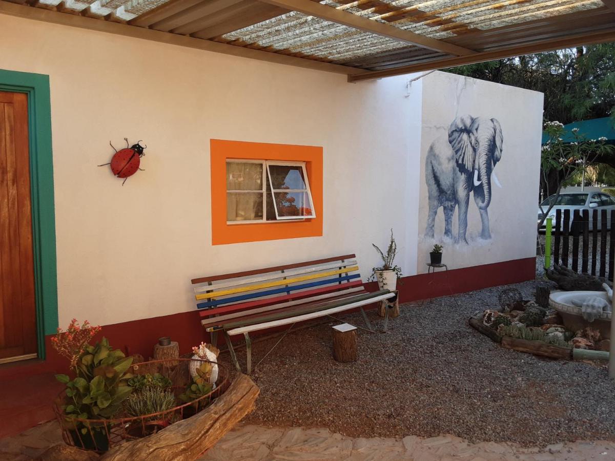 Kai-Oms Backpackers Lodge Outjo Exterior photo
