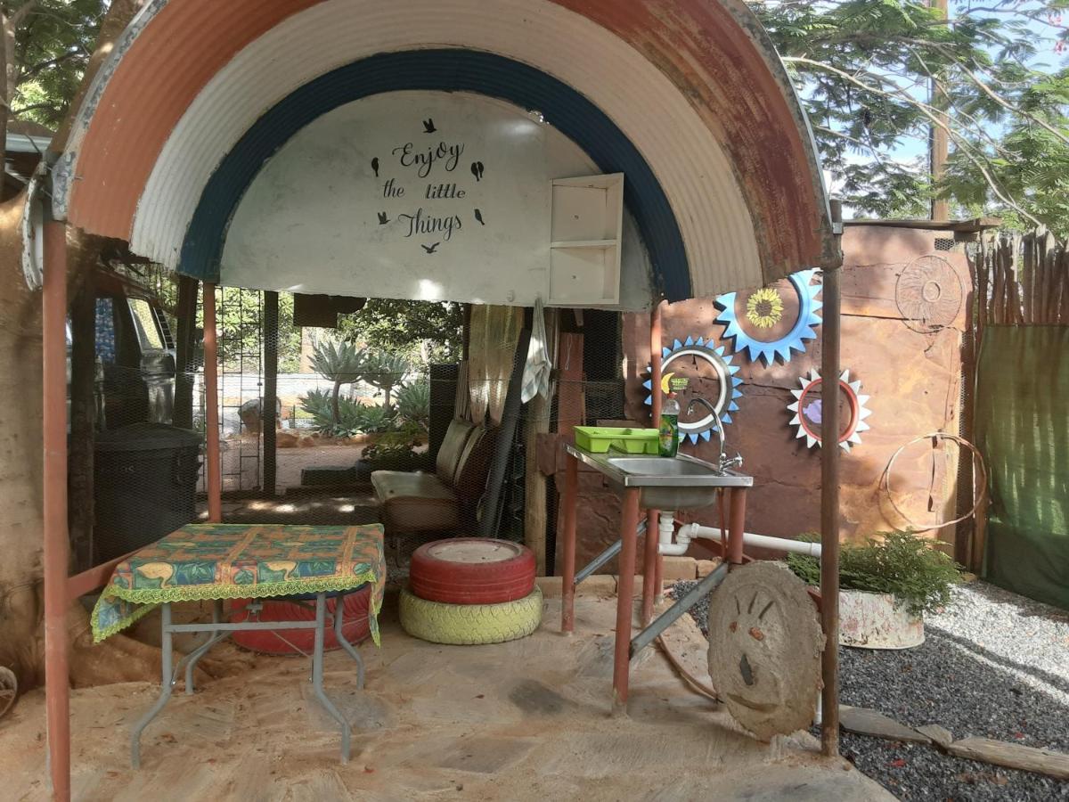 Kai-Oms Backpackers Lodge Outjo Exterior photo