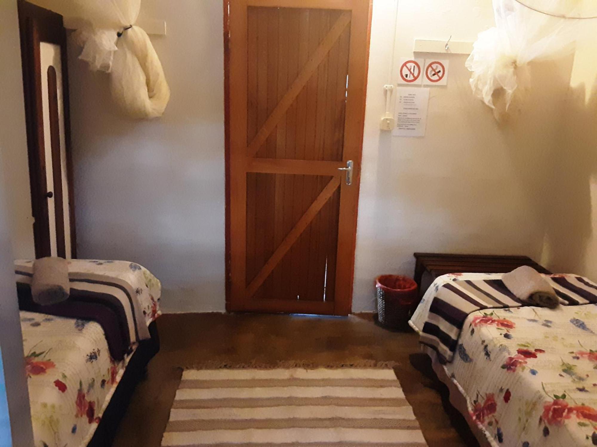 Kai-Oms Backpackers Lodge Outjo Exterior photo