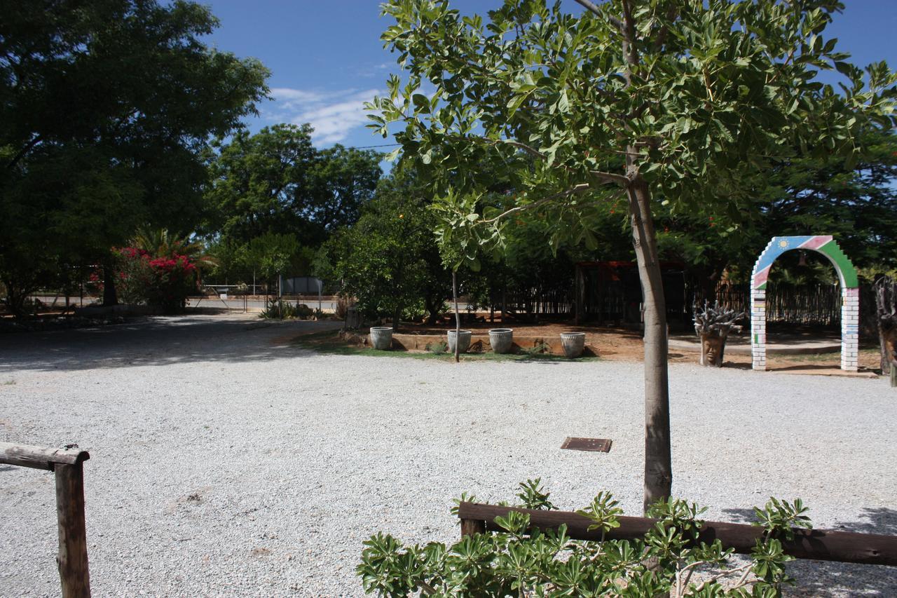 Kai-Oms Backpackers Lodge Outjo Exterior photo