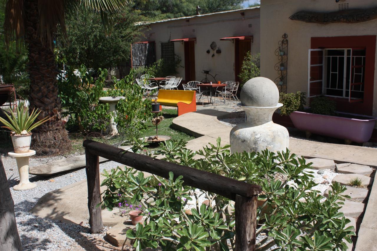 Kai-Oms Backpackers Lodge Outjo Exterior photo