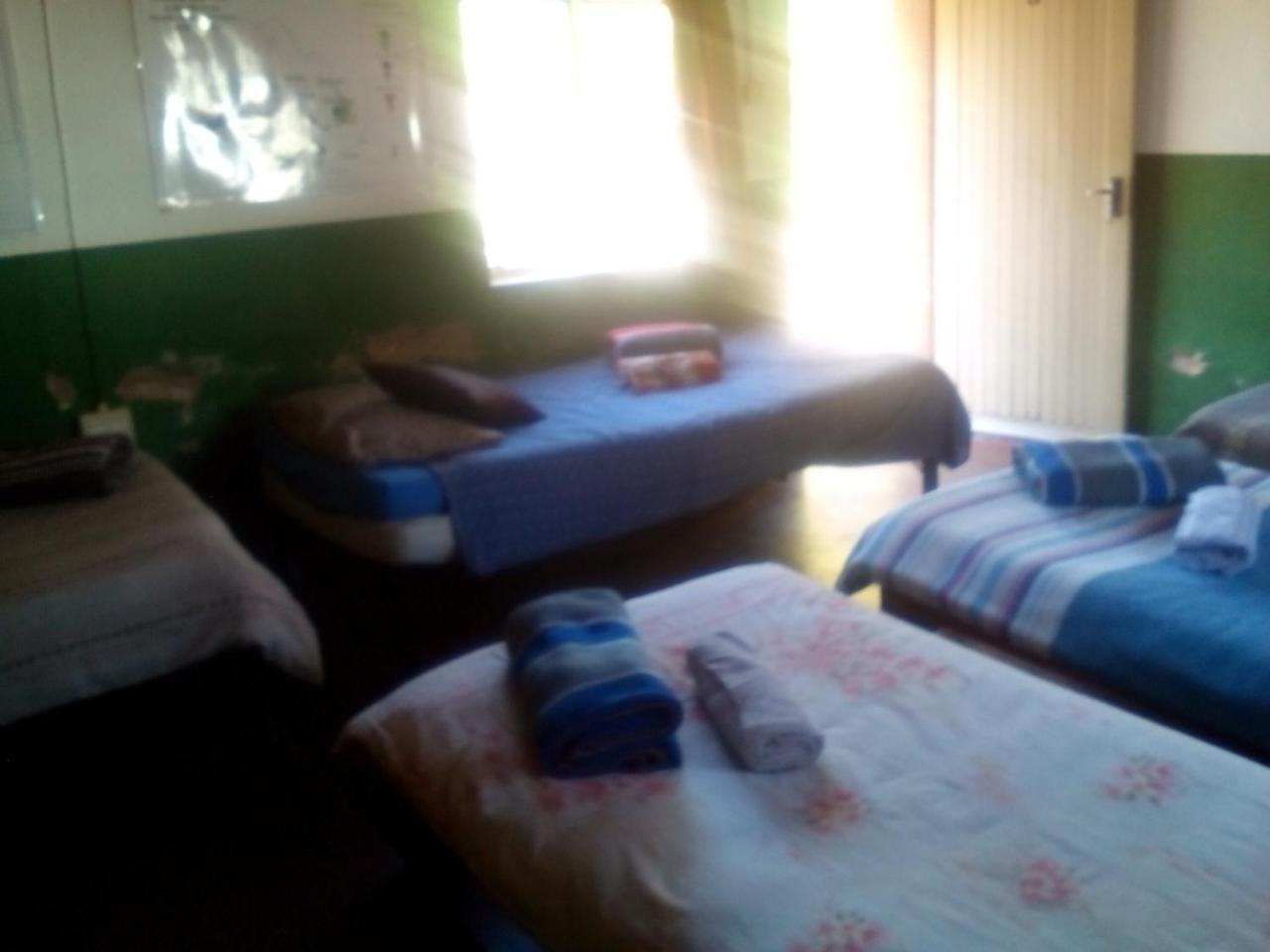Kai-Oms Backpackers Lodge Outjo Exterior photo
